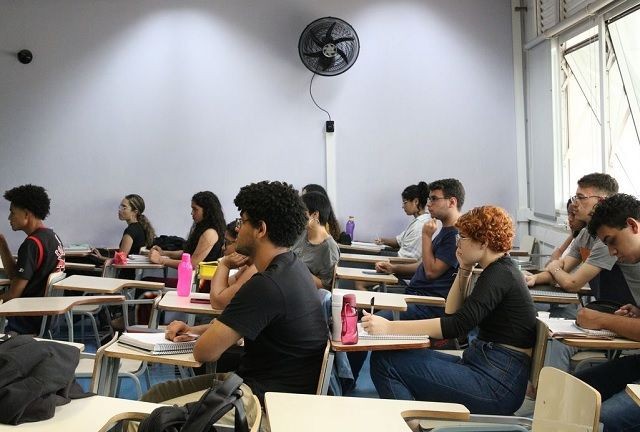 Governo de São Paulo quer usar ChatGPT para produção de aulas nas escolas do Estado
